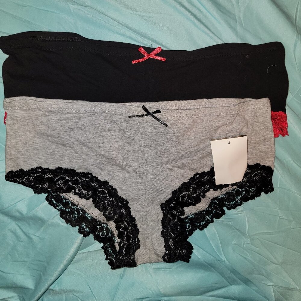 Plus Size 1X Lace Boyshort Panties 2 Pairs NWT Red Black Gray Bow